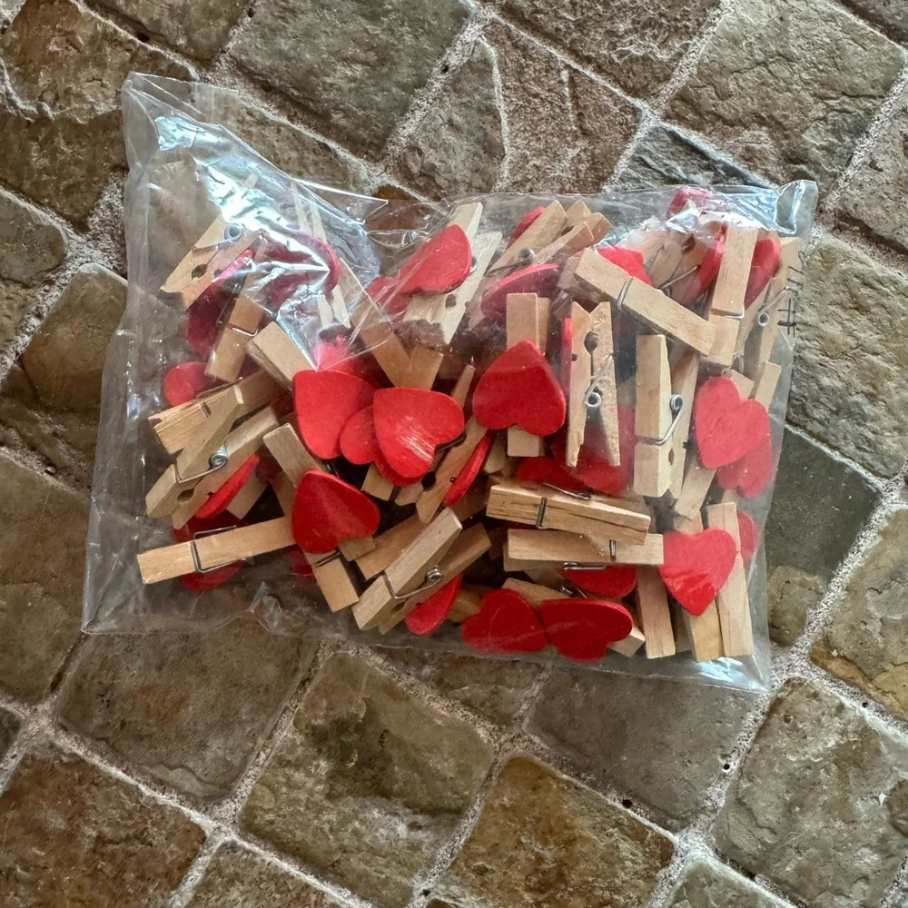 🌼$5🌼Red Heart Wooden Clothespins for Party Decor